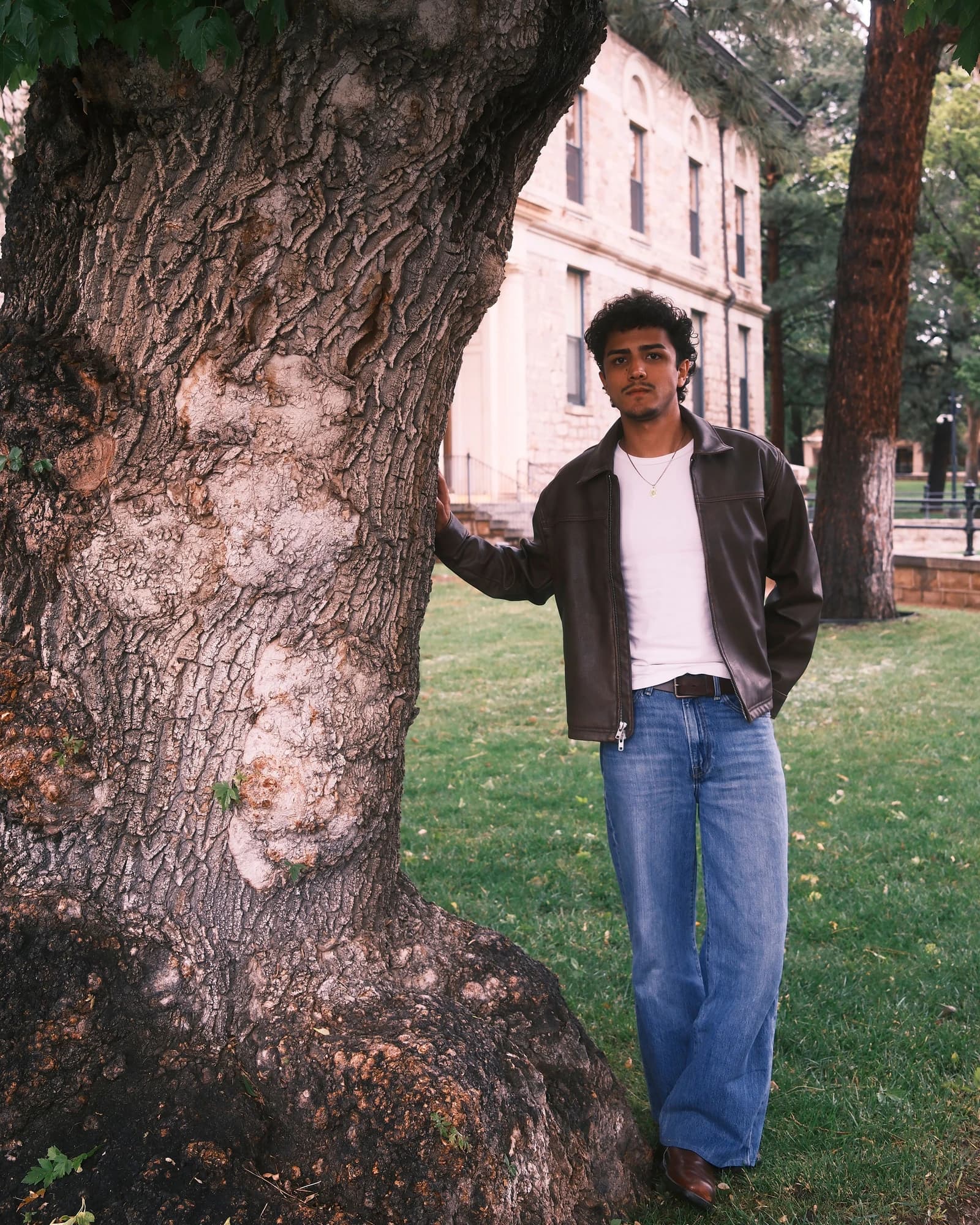 Portrait of Semilla Social's founder beside a tree on the Santa Fe Plaza